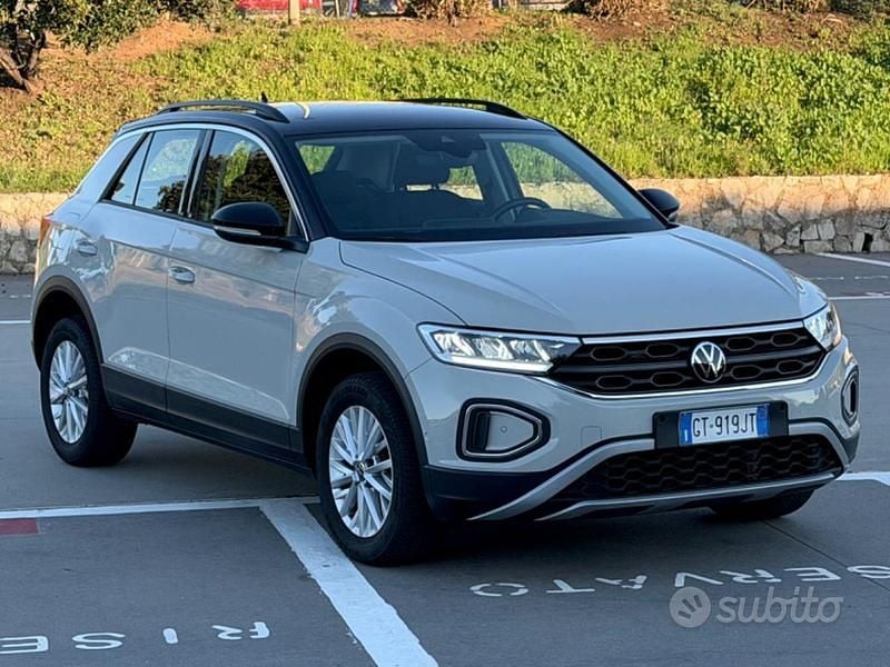 Usata VW T-Roc Life 110 CV (80 kW) 2024 Grigio SUV