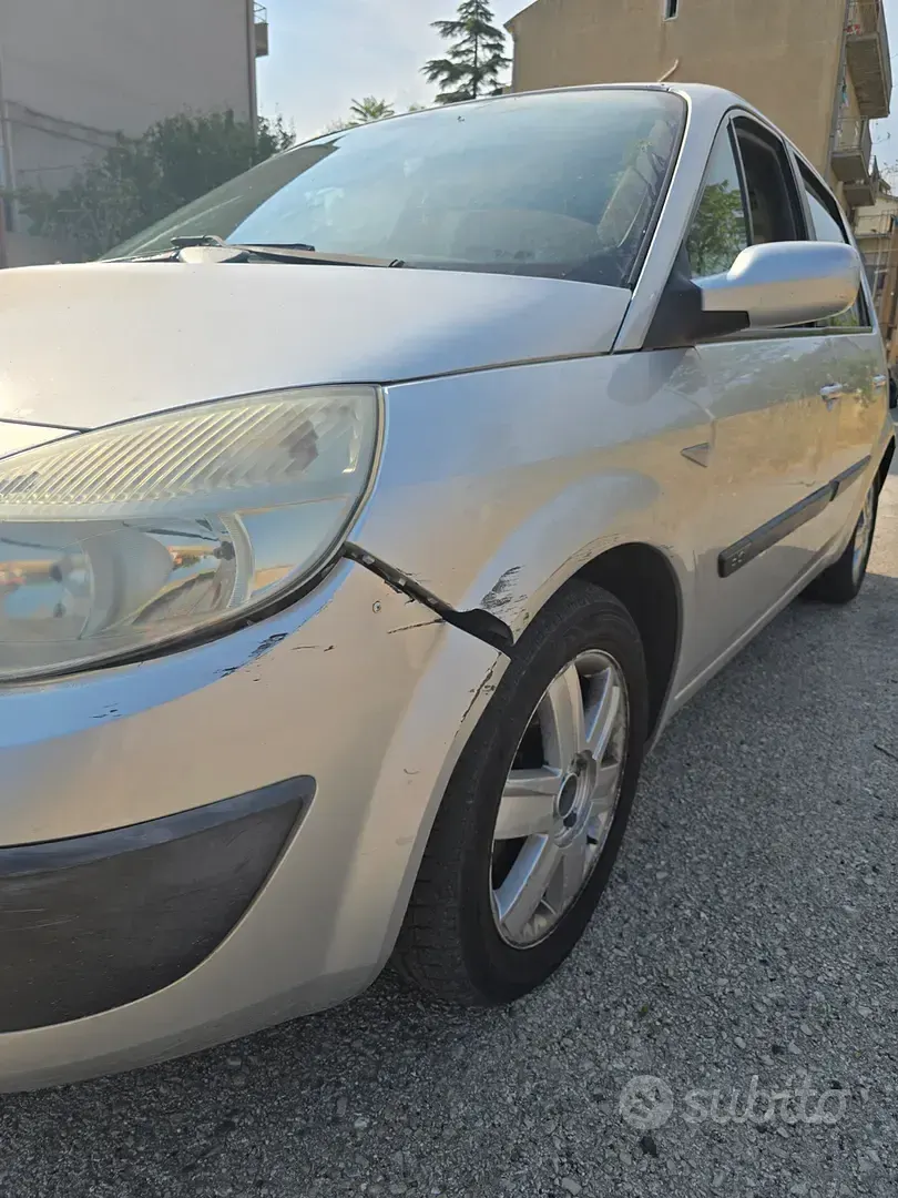 Usata Renault Scenic E-Tech 2006 Grigio Utilitaria