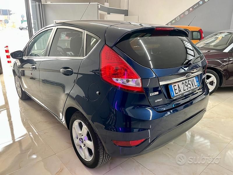 Usata Ford Fiesta Titanium 71 CV (52 kW) 2011 Blu Utilitaria