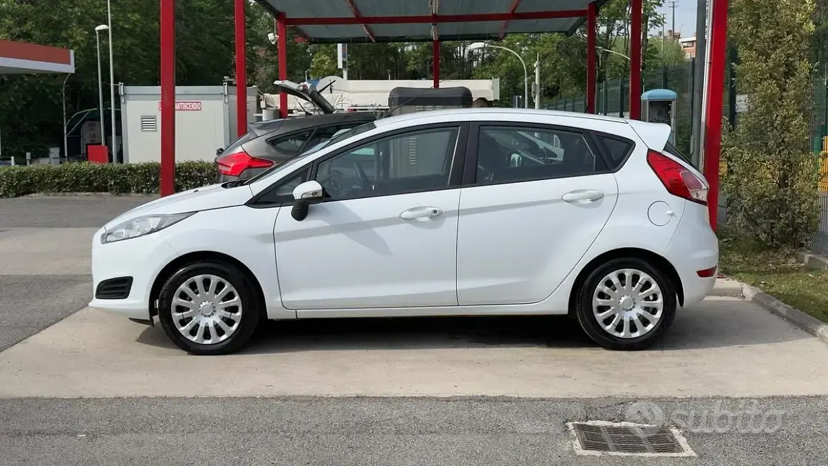 Usata Ford Fiesta Titanium 80 CV (58 kW) 2013 Bianco Berlina