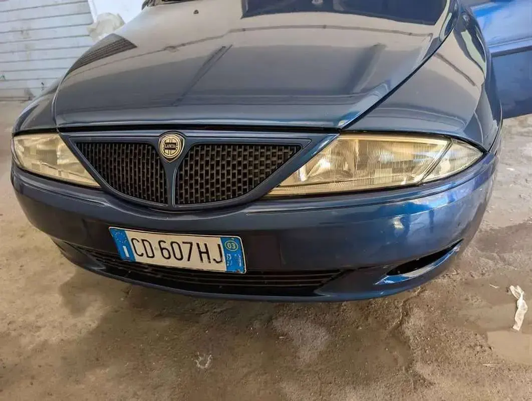Usata Lancia 2000 60 CV (44 kW) 2003 Blu/azzurro Berlina