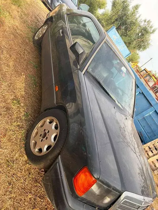 Usata Mercedes 230 132 CV (97 kW) 1989 Grigio Coupé