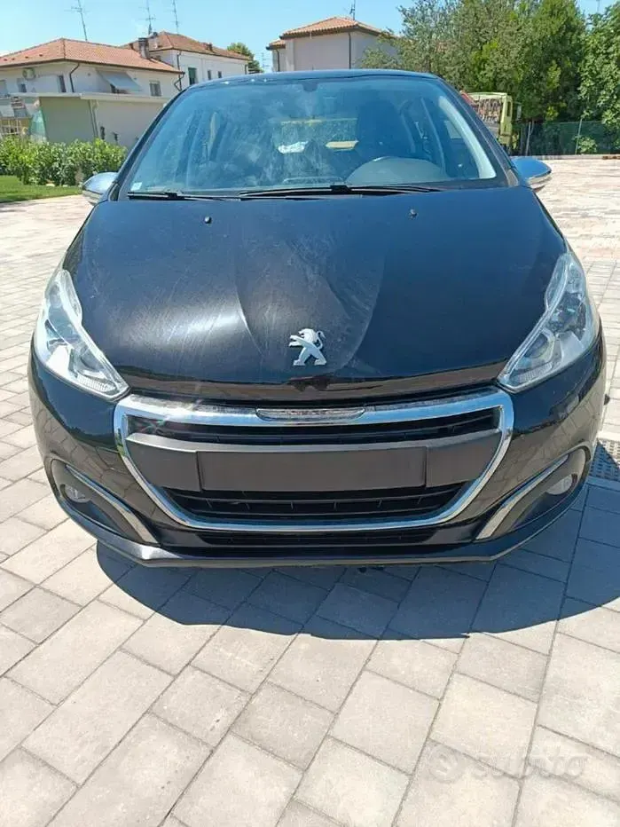 Usata Peugeot 208 2016 Nero Utilitaria