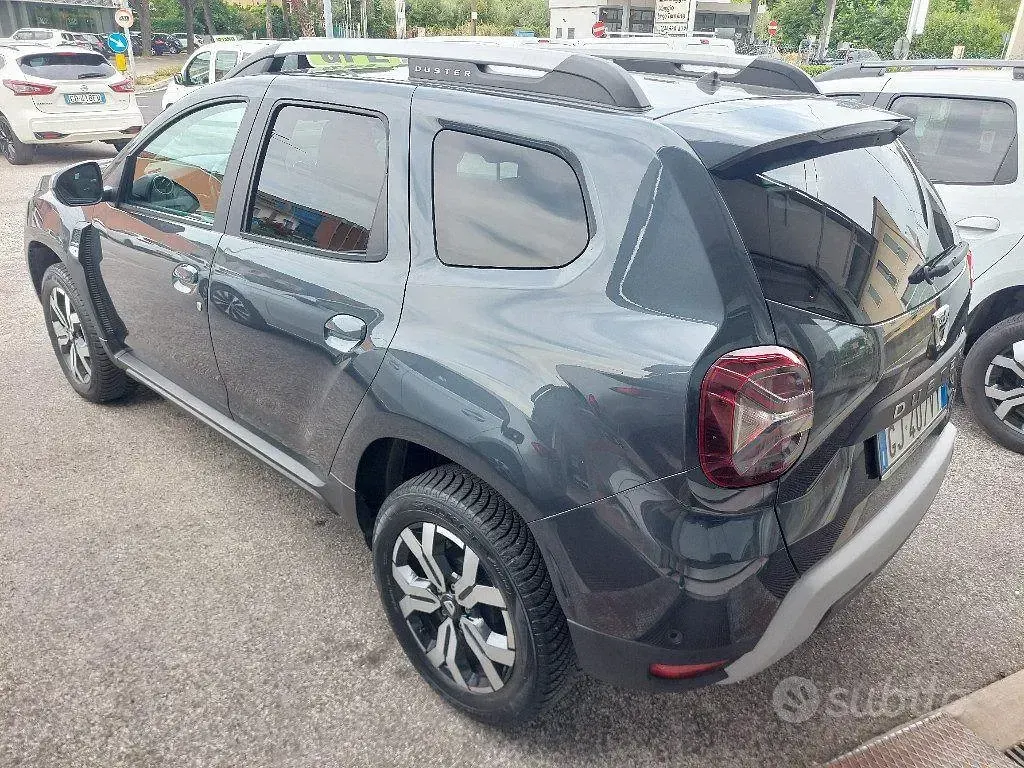 Usata Dacia Duster Prestige 101 CV (74 kW) 2022 Grigio scuro metallizzato SUV