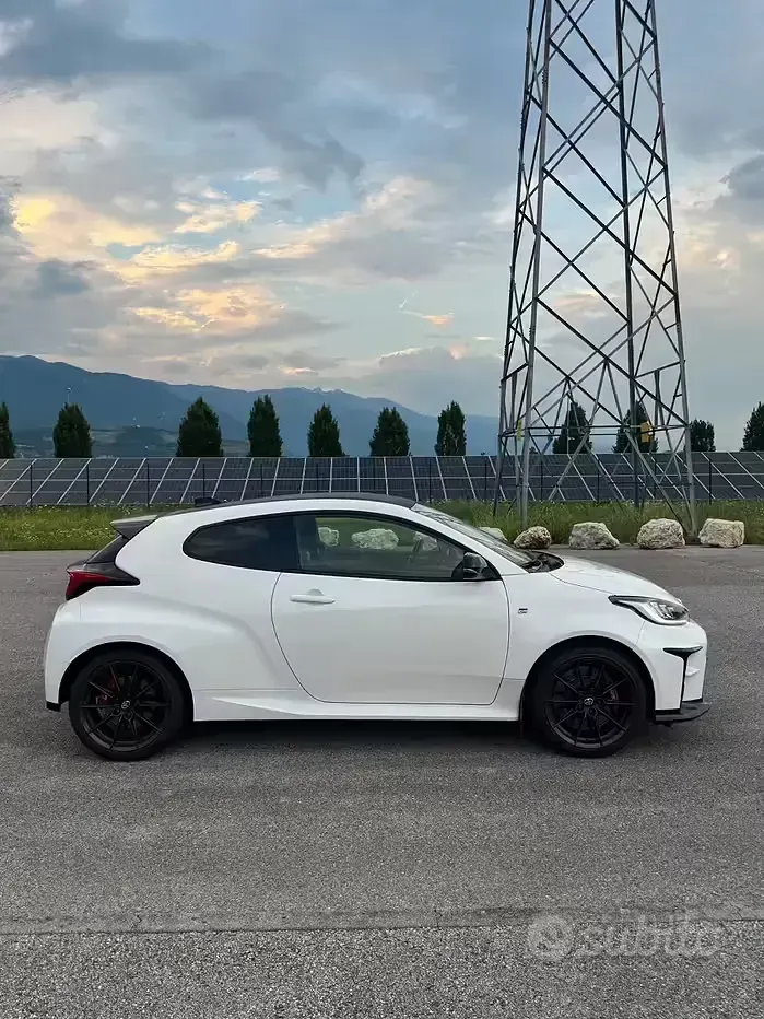 Usata Toyota Yaris 261 CV (191 kW) 2022 Bianco Utilitaria