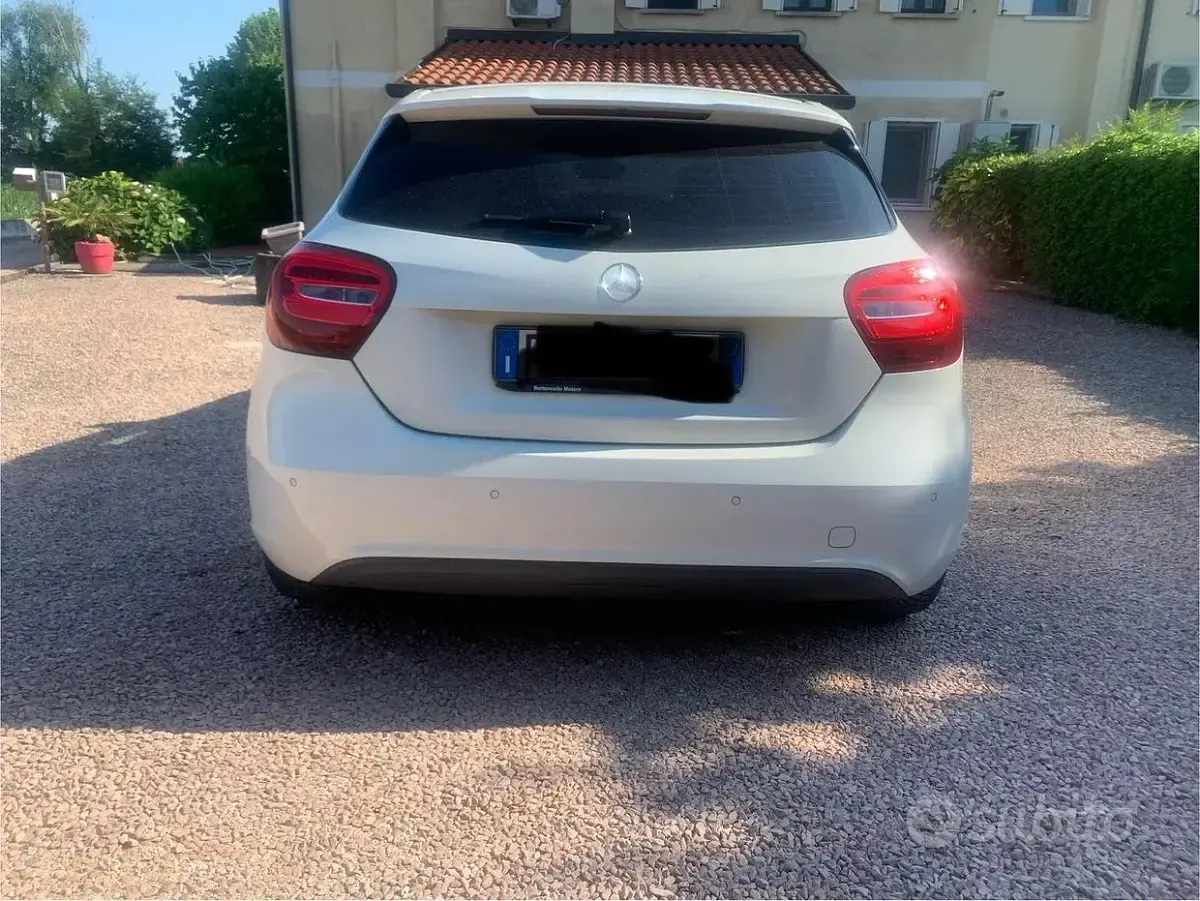 Usata Mercedes A180 109 CV (80 kW) 2016 Bianco Berlina