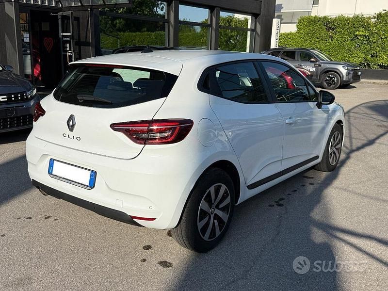Usado Renault Clio V Equilibre 90 HP (66 kW) 2023 Branco Sedan