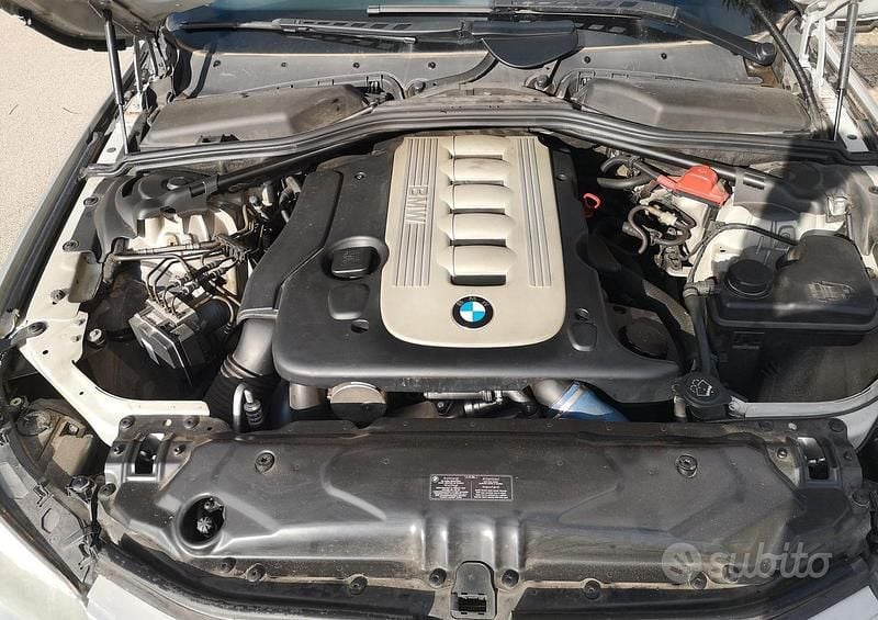 Usata BMW 530 231 CV (169 kW) 2005 Grigio Station wagon