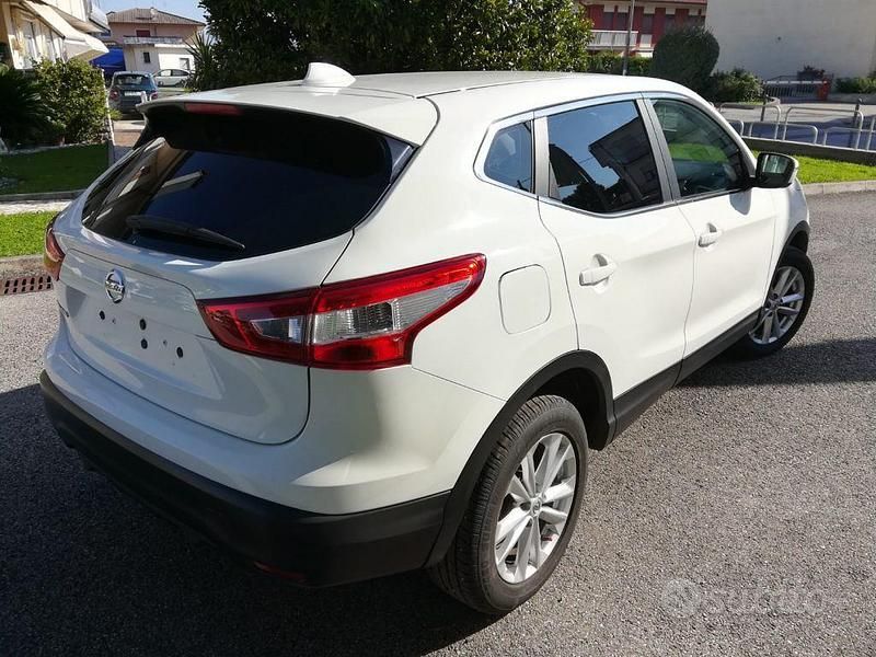 Usata Nissan Qashqai Acenta 116 CV (85 kW) 2017 Bianco pastello SUV