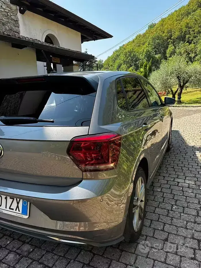Usata VW Polo R-line 95 CV (69 kW) 2020 Grigio Utilitaria