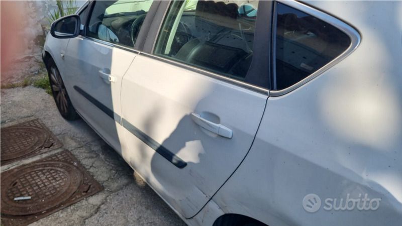 Usata Opel Astra 110 CV (80 kW) 2011 Bianco Berlina