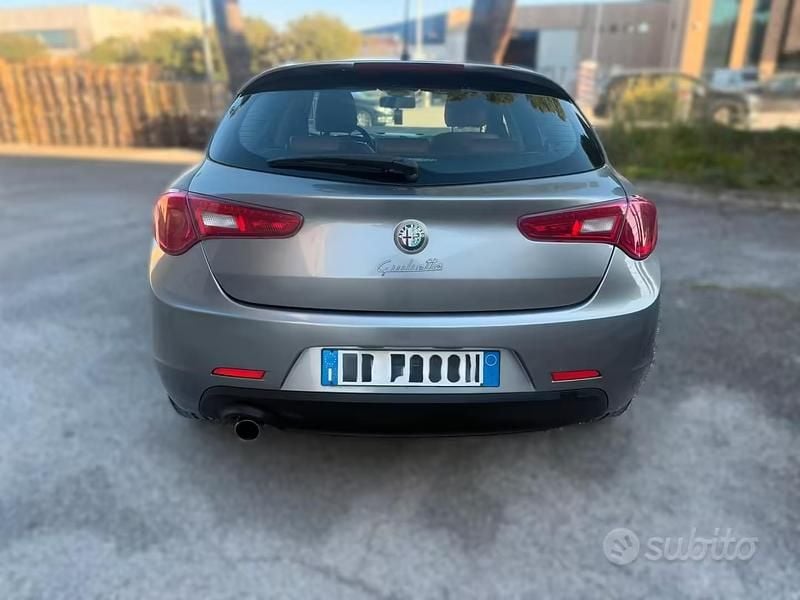 Usata Alfa Romeo Giulietta 169 CV (124 kW) 2011 Grigio Utilitaria