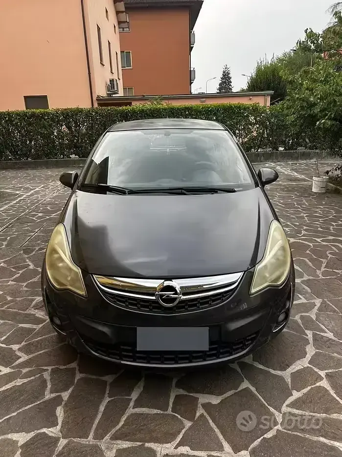 Usata Opel Corsa Edition 86 CV (63 kW) 2012 Grigio Utilitaria