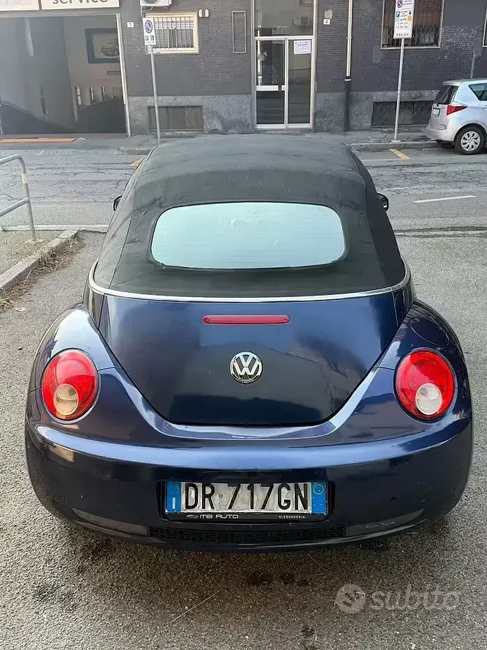 Usata VW New Beetle 105 CV (77 kW) 2007 Bluazzurro Utilitaria