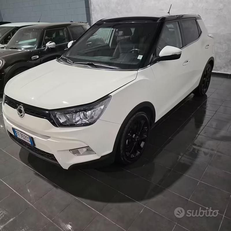 Gebraucht SsangYong Tivoli 116 PS (85 kW) 2016 Weiß SUV