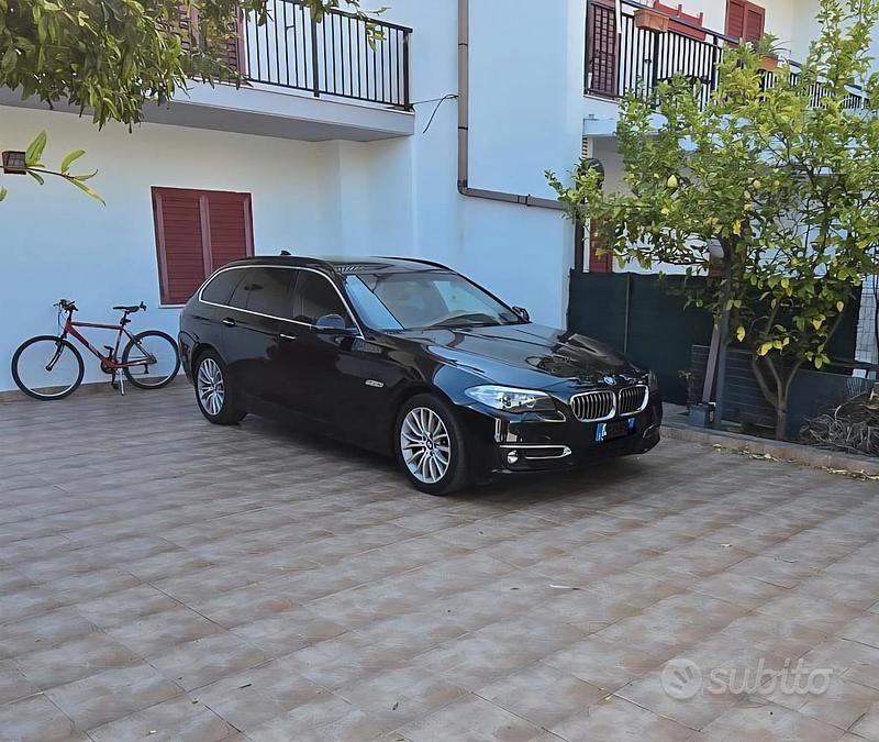 Usata BMW 520 Luxury Line 190 CV (139 kW) 2016 Nero Station wagon