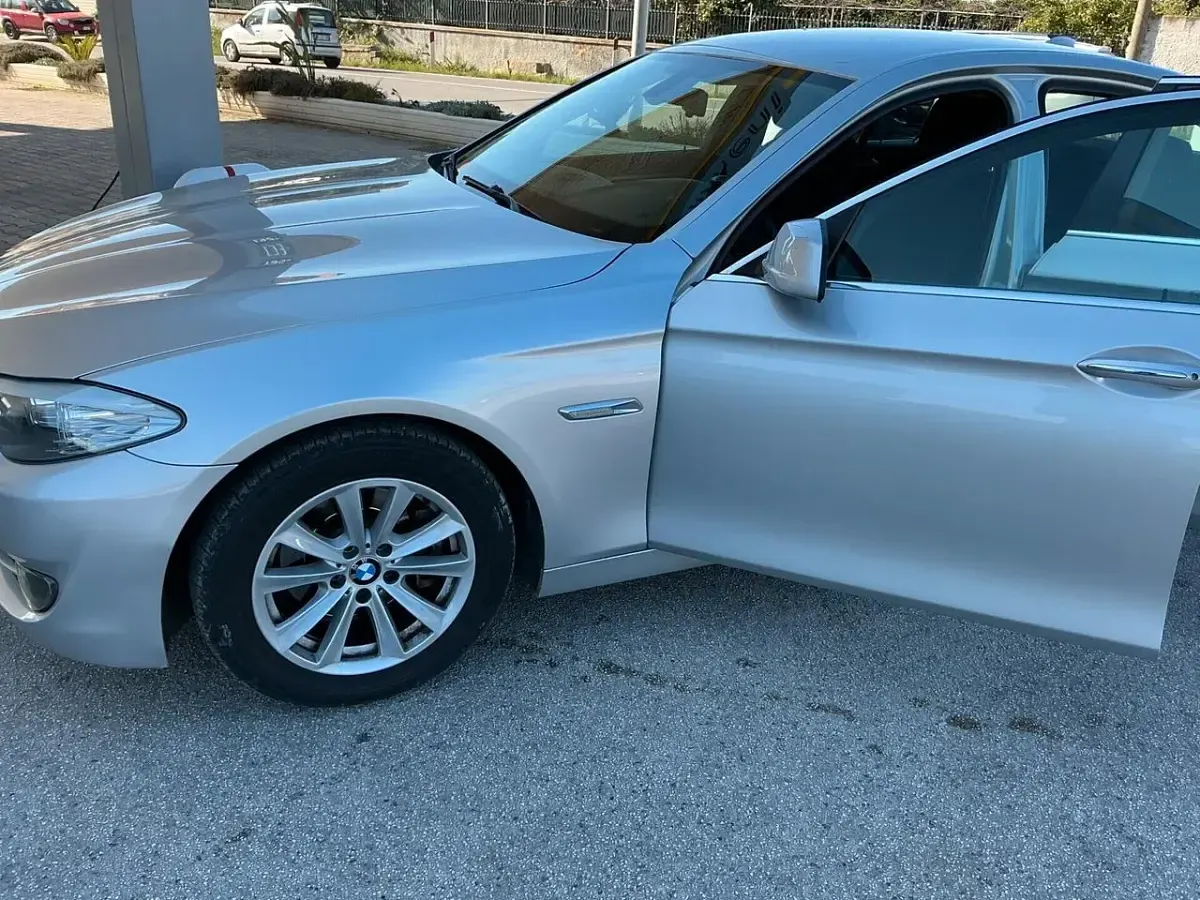 Usata BMW 520 176 CV (129 kW) 2010 Argento Berlina