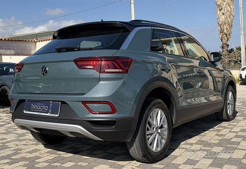 Usata VW T-Roc Life 116 CV (85 kW) 2022 Nero SUV