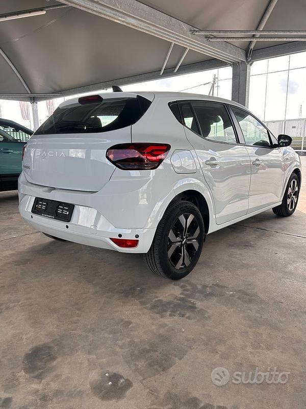 Usata Dacia Sandero Journey 91 CV (66 kW) 2025 Bianco Berlina