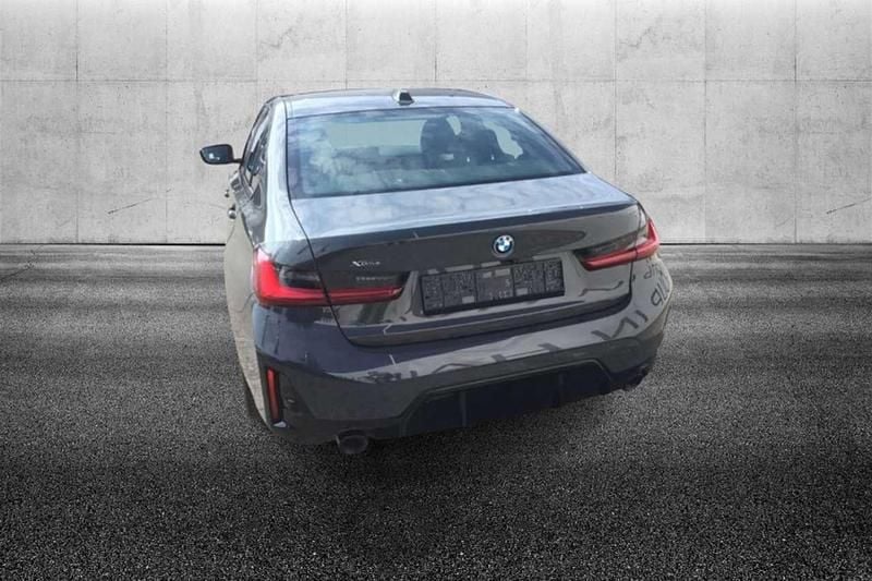 Usata BMW 330e M Sport 292 CV (214 kW) 2023 Grigio Berlina