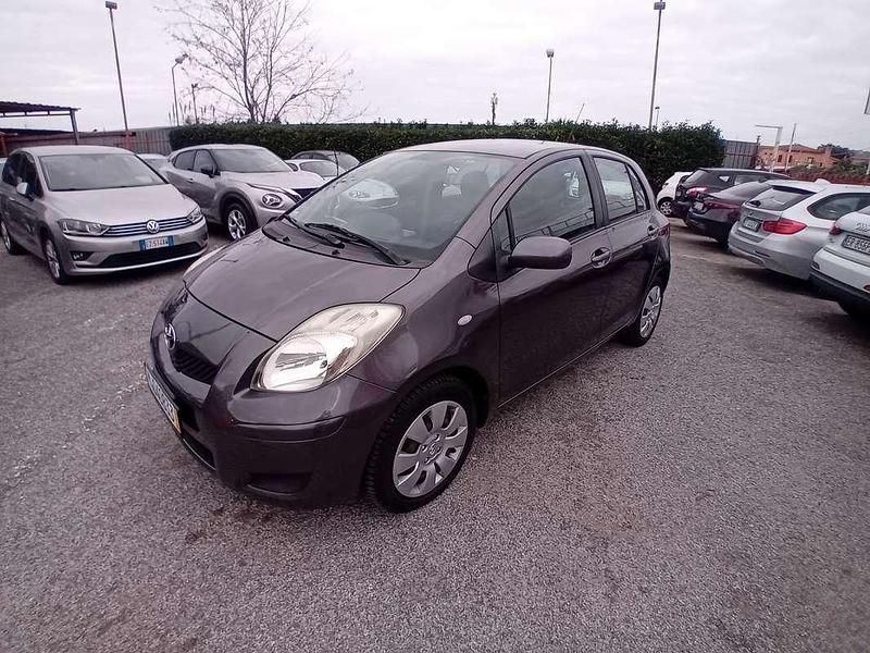 Usata Toyota Yaris 69 CV (50 kW) 2009 Grigio Berlina
