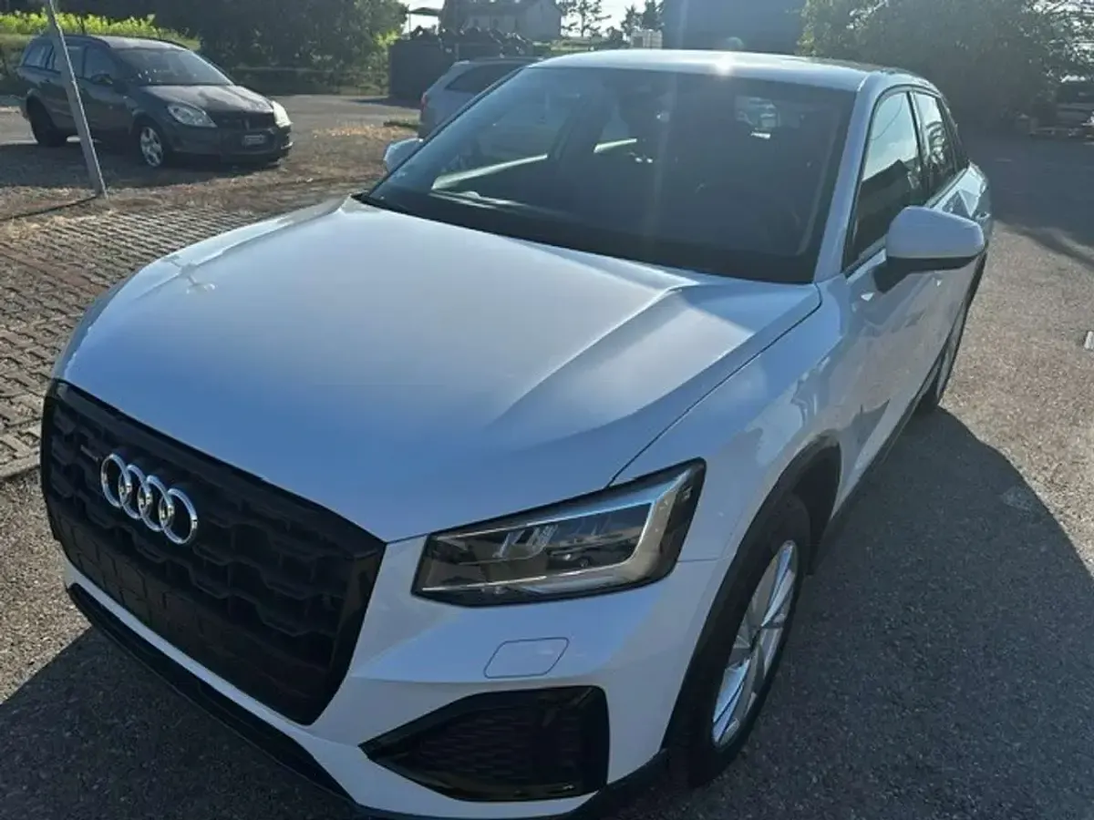 Usata Audi Q2 Advanced 150 CV (110 kW) 2023 Bianco ghiaccio metallizzato SUV