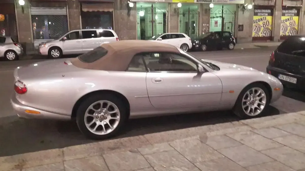 Occasion Jaguar XKR 363 PK (266 kW) 2002 Zilver Cabriolet