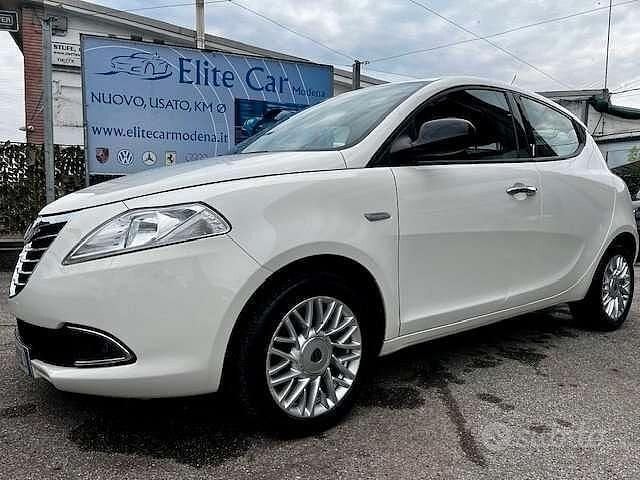 Usata Lancia Ypsilon Gold 95 CV (69 kW) 2015 Bianco Utilitaria