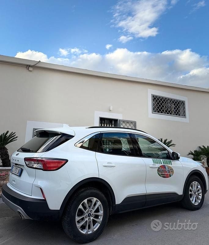 Usata Ford Kuga 120 CV (88 kW) 2022 Bianco SUV