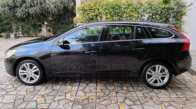 Usata Volvo V60 Momentum 2012 Nero Station wagon