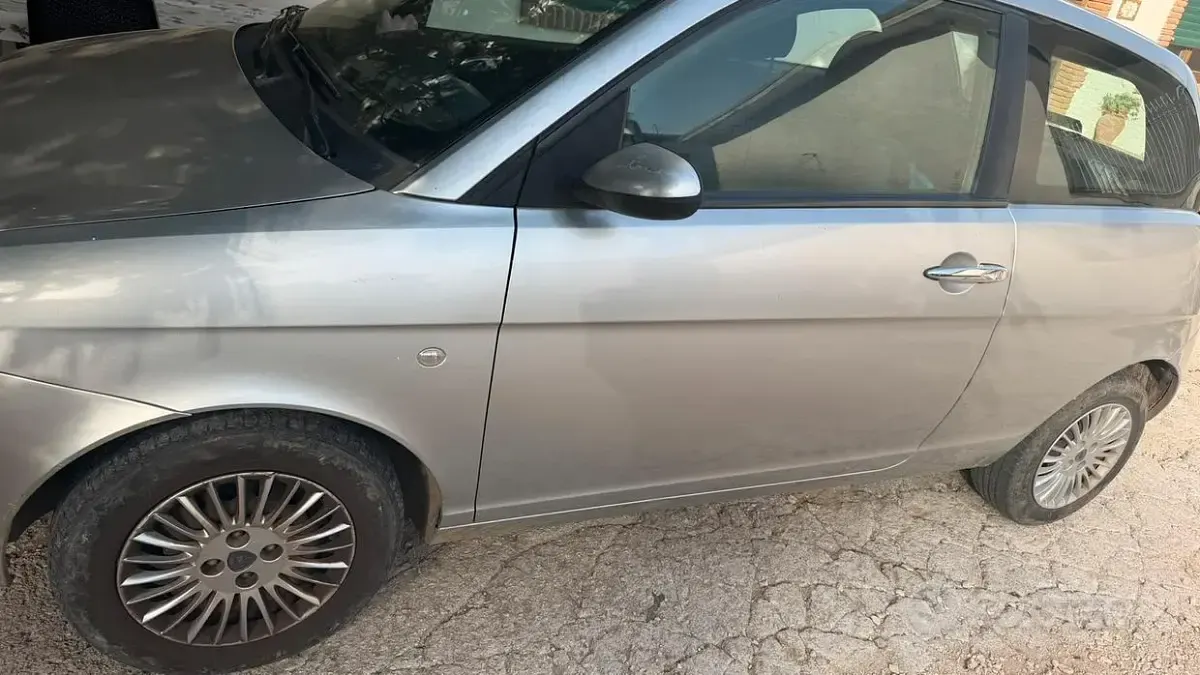Usata Lancia Ypsilon 69 CV (50 kW) 2003 Grigio Utilitaria