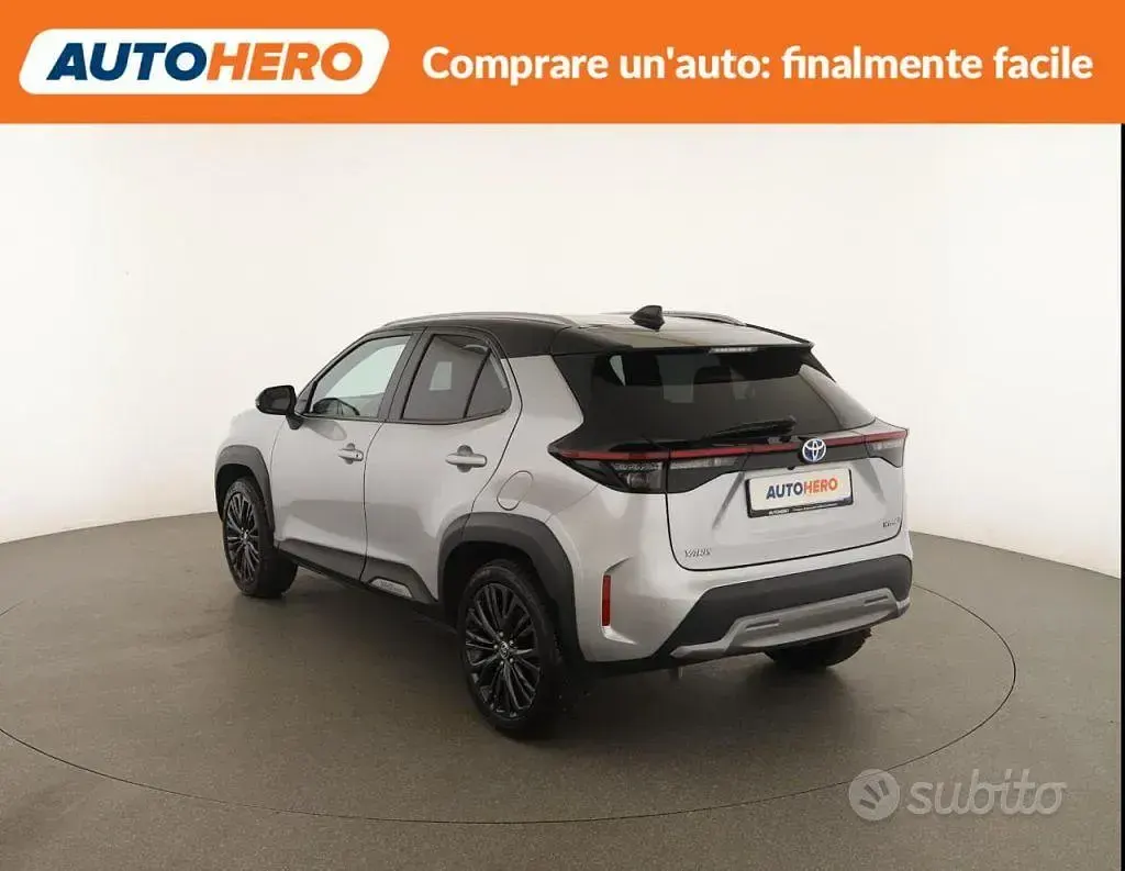 Usata Toyota Yaris Cross 92 CV (67 kW) 2022 Grigio SUV