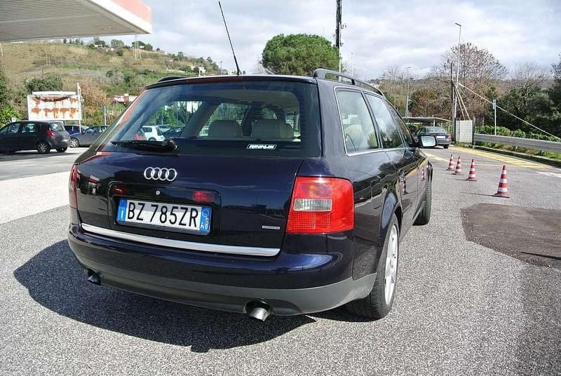 Begagnad Audi A6 179 HK (131 kW) 2002 Blå Kombi