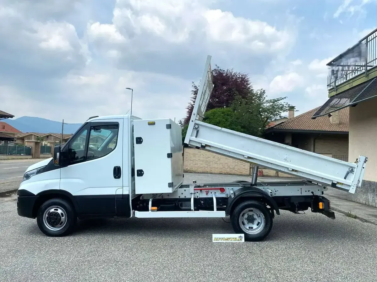 Usata Iveco Daily 136 CV (100 kW) 2020 Bianco Furgone