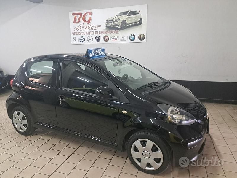 Nero Usata 2007 Toyota Aygo Sol Due volumi | 3200 € (Buon prezzo) - Immagine 1/4