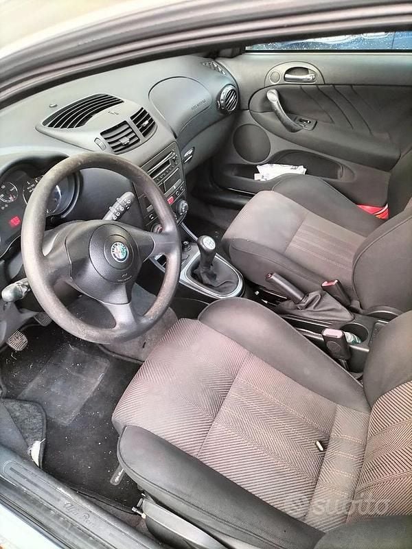 Usata Alfa Romeo 147 105 CV (77 kW) 2010 Bianco Utilitaria