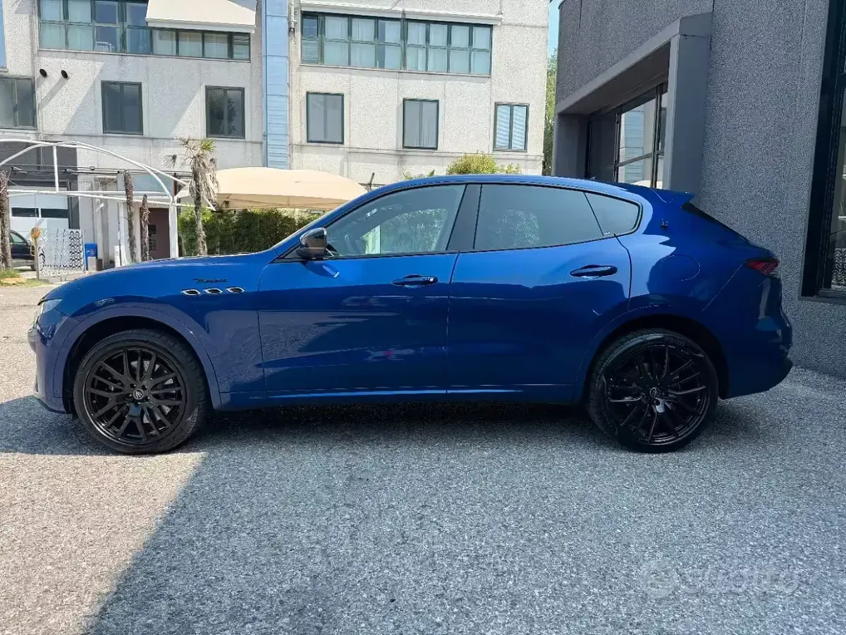 Usata Maserati Levante 430 CV (316 kW) 2024 Blu emozione SUV