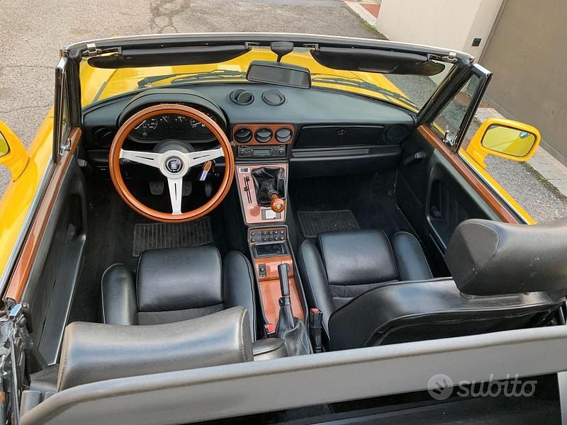 Usata Alfa Romeo Spider 128 CV (94 kW) 1992 Giallo Cabrio
