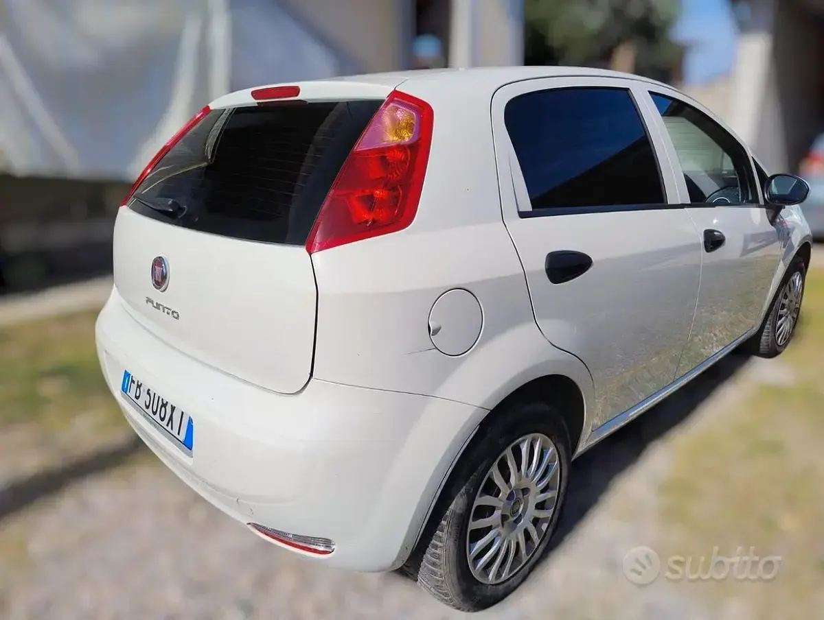 Usata Fiat Punto 69 CV (50 kW) 2015 Bianco Utilitaria
