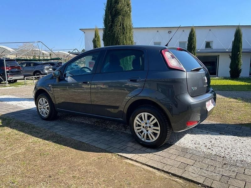 Usata Fiat Punto Easy 70 CV (51 kW) 2012 Nero Utilitaria