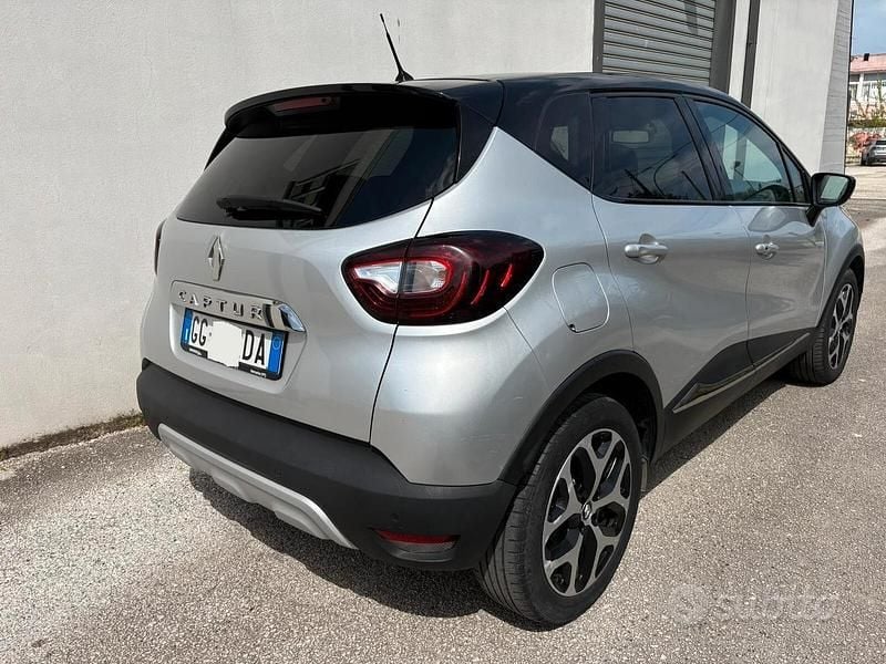 Usata Renault Captur 100 CV (73 kW) 2019 Grigio SUV