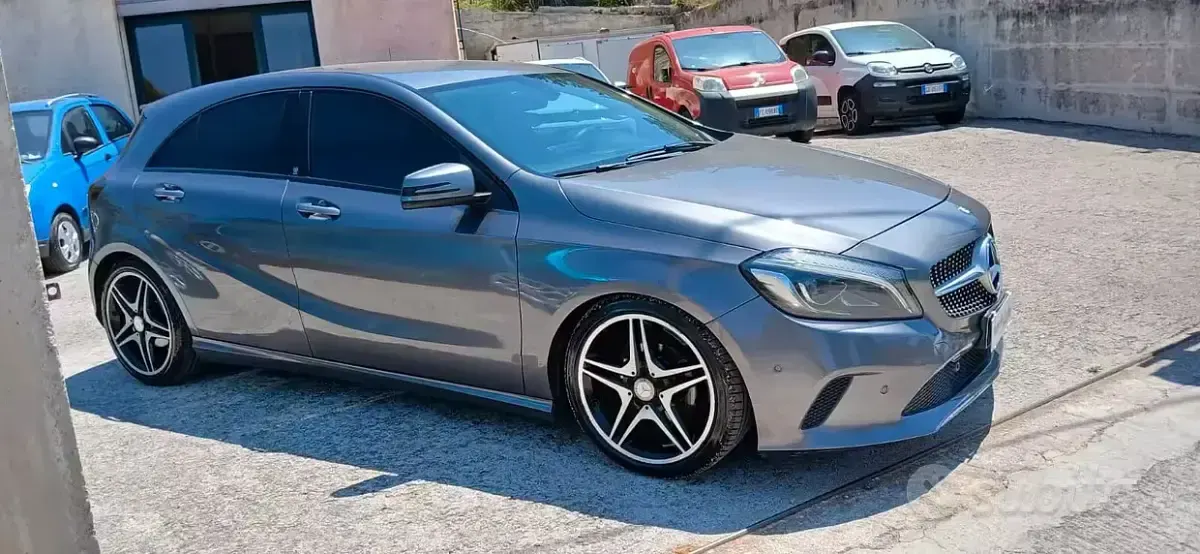 Usata Mercedes A180 Executive 109 CV (80 kW) 2016 Grigio Utilitaria