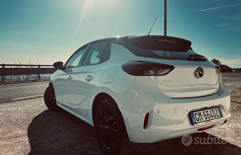 Usata Opel Corsa 100 CV (73 kW) 2023 Bianco Berlina