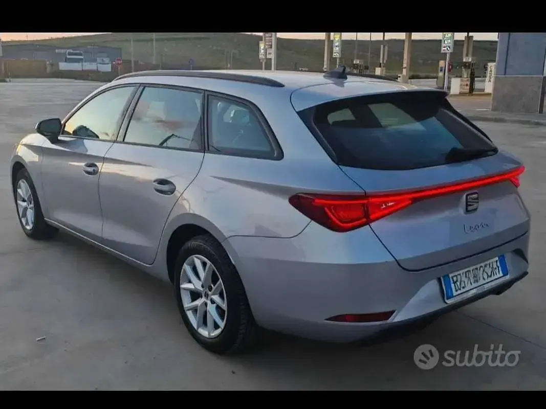 Usata Seat Leon Style 116 CV (85 kW) 2022 Argento Station wagon