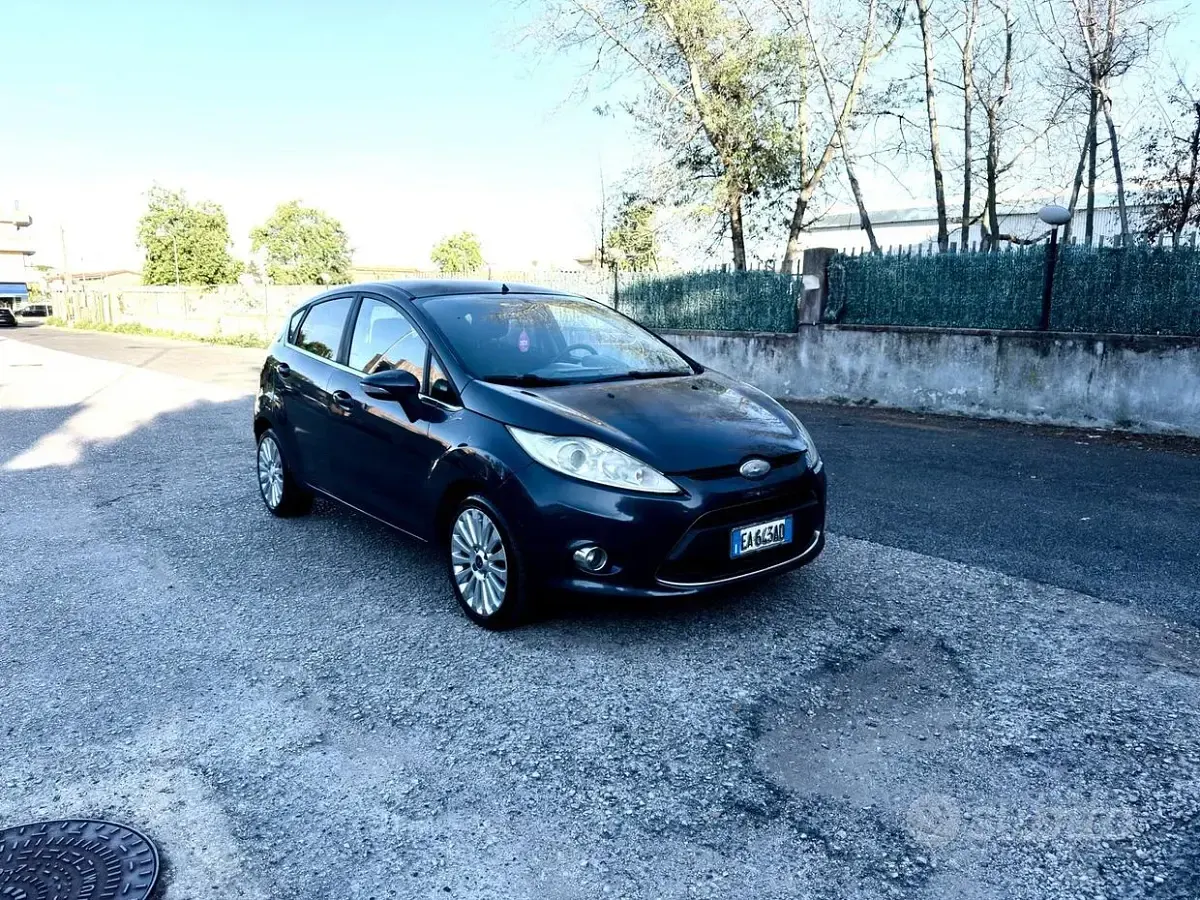 Usata Ford Fiesta Titanium 95 CV (69 kW) 2011 Nero Berlina
