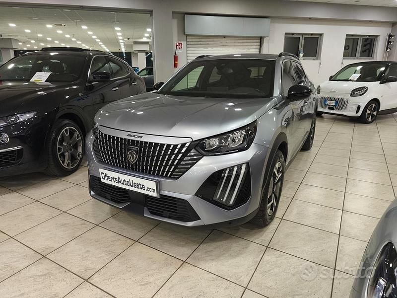 Usata Peugeot 2008 Allure 131 CV (96 kW) 2024 Grigio artense SUV