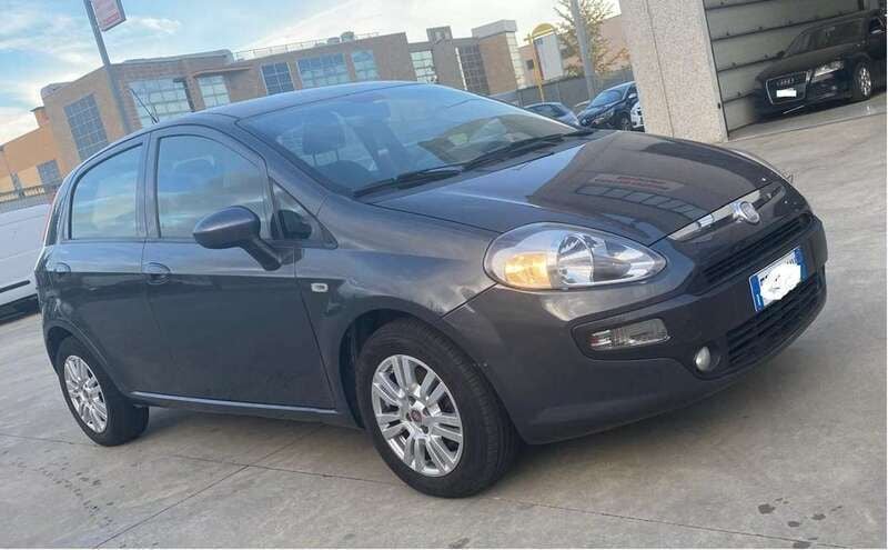 Nero Usata 2016 Fiat Punto Lounge Due volumi | 5000 € (Buon prezzo) - Immagine 1/4