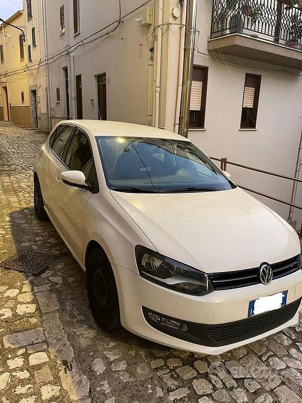 Usata 2015 VW Polo United Tre volumi | 6000 € (Buon prezzo) - Immagine 1/4