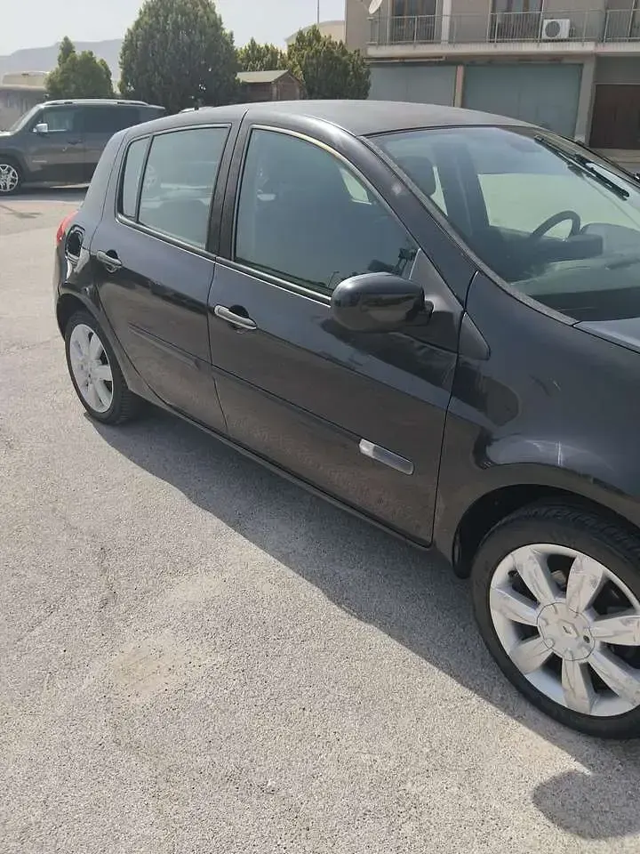 Usata Renault Clio II Dynamique 84 CV (61 kW) 2009 Other Berlina