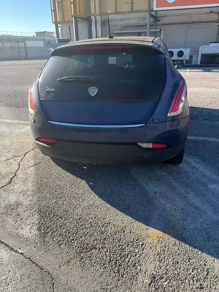 Usata Lancia Delta 2010 Blu Utilitaria